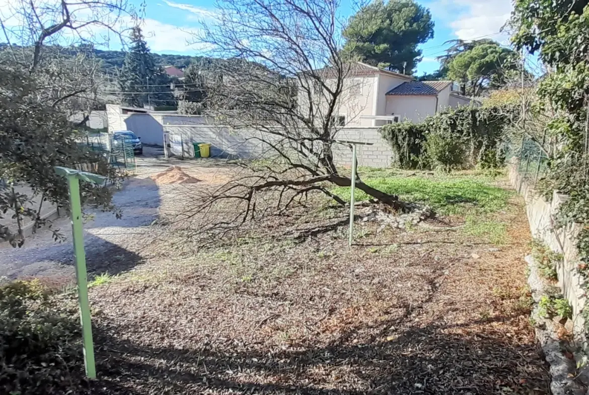 Terrain constructible viabilisé de 137 m² à Caumont sur Durance 
