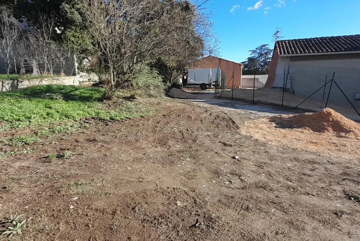 Terrain constructible viabilisé de 137 m² à Caumont sur Durance 