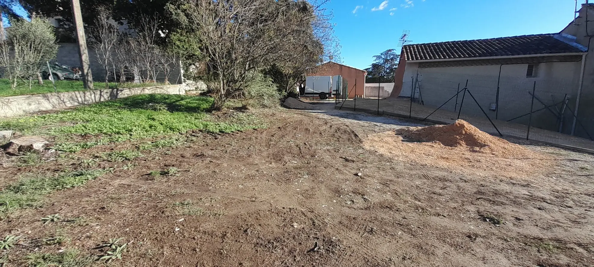 Terrain constructible viabilisé de 137 m² à Caumont sur Durance 