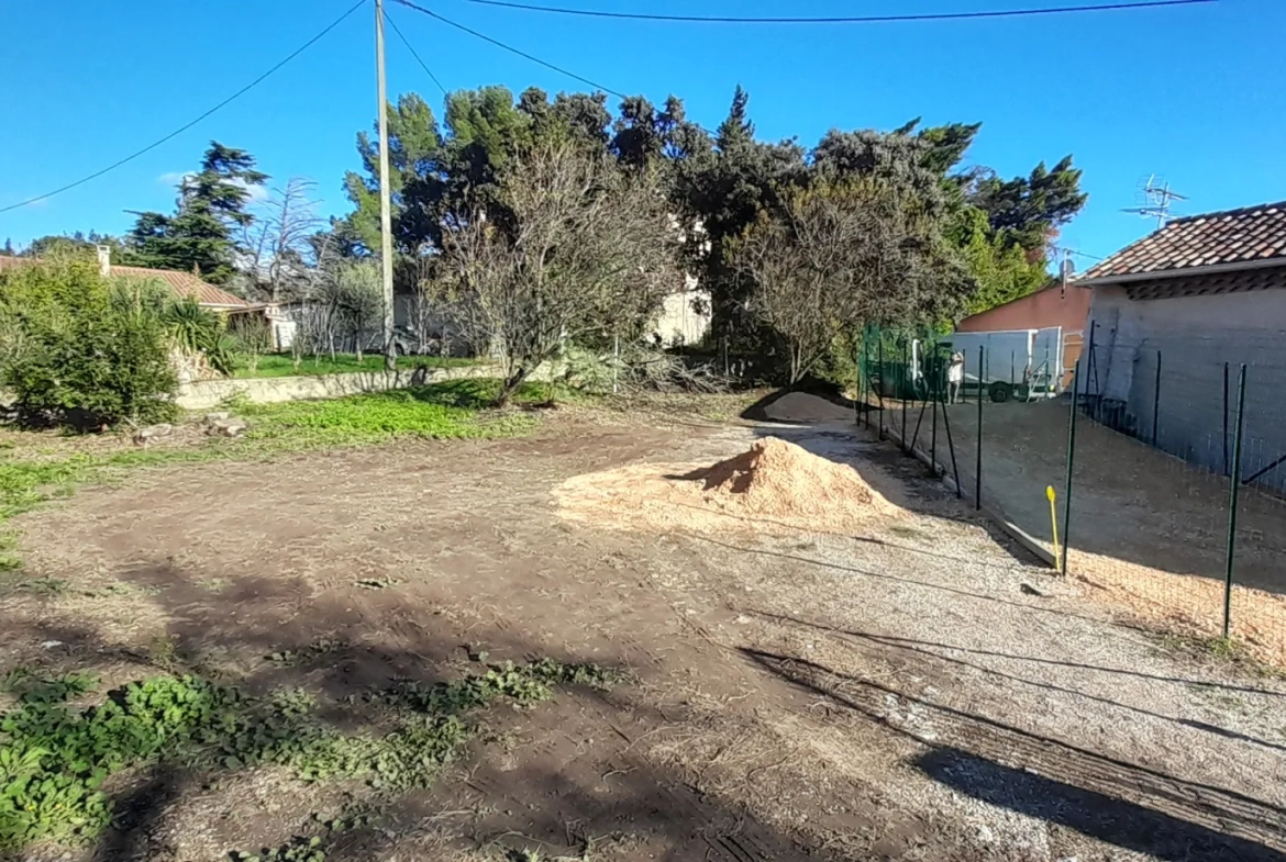 Terrain constructible viabilisé de 137 m² à Caumont sur Durance 