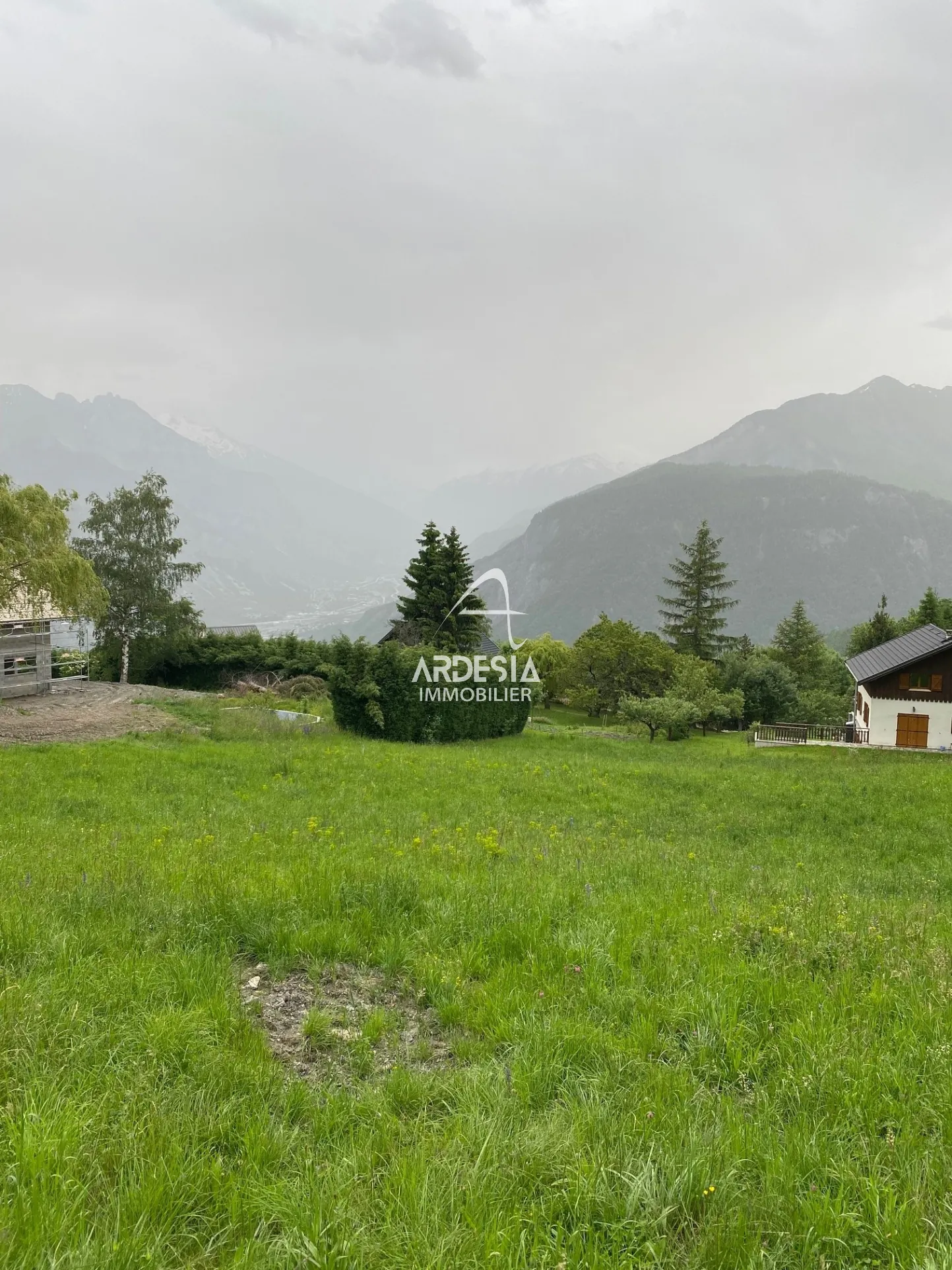 Terrains à bâtir à vendre à Jarrier, village savoyard avec vue sur les Aiguilles d'Arves 