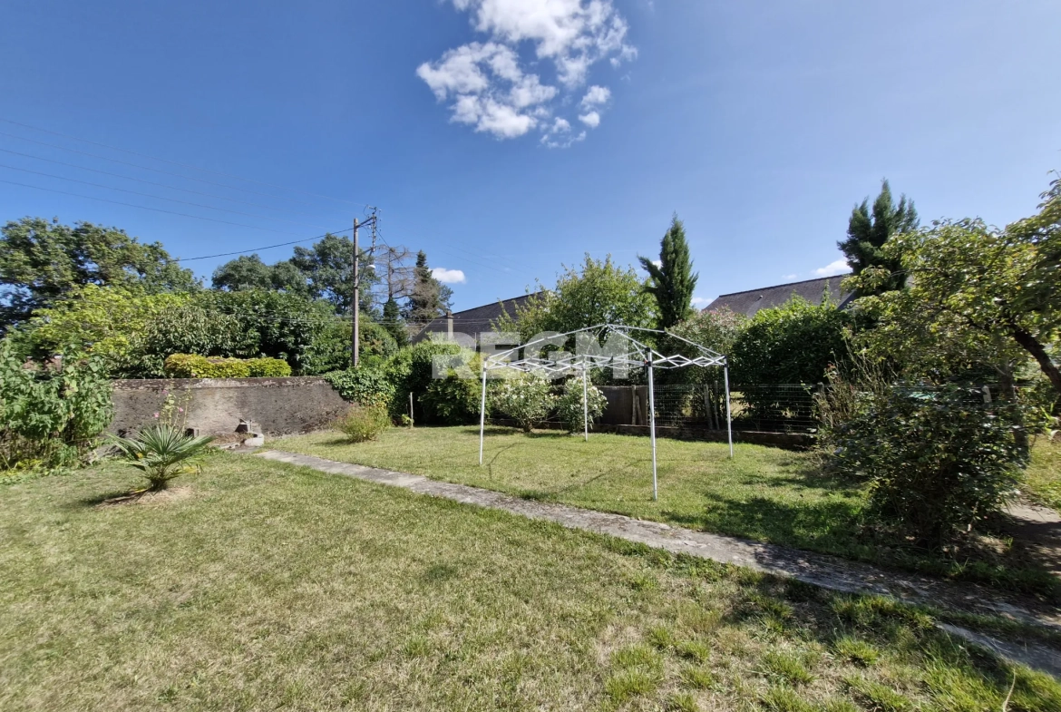 Maison ancienne avec jardin et garage à Oursbelille (65490) - Belle opportunité à saisir 