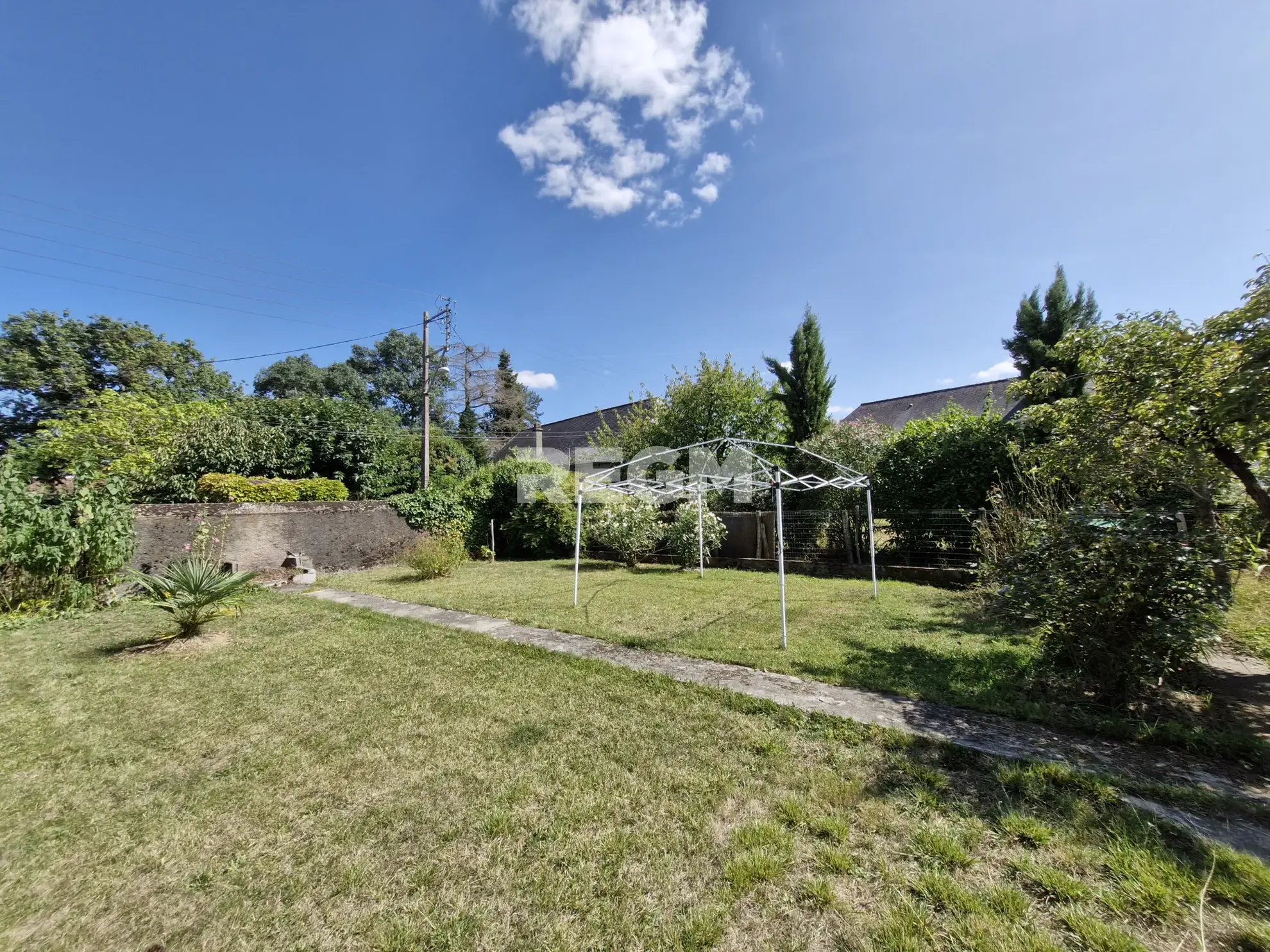 Maison ancienne avec jardin et garage à Oursbelille (65490) - Belle opportunité à saisir 