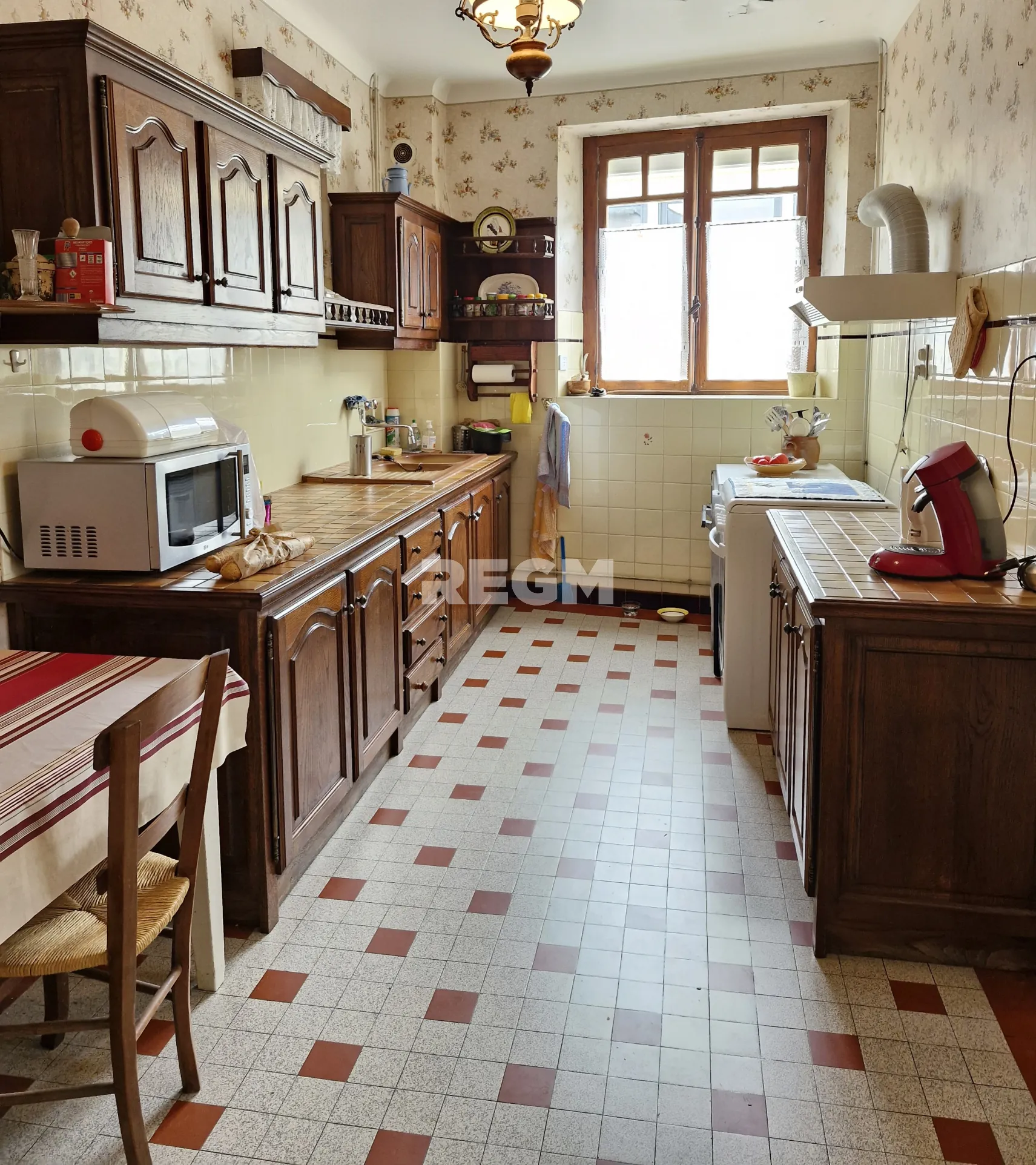 Maison ancienne avec jardin et garage à Oursbelille (65490) - Belle opportunité à saisir 