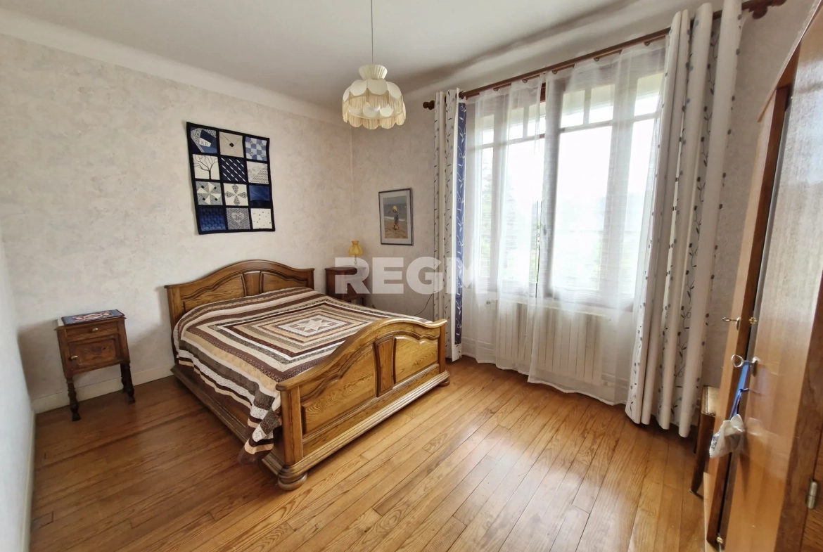 Maison ancienne avec jardin et garage à Oursbelille (65490) - Belle opportunité à saisir 