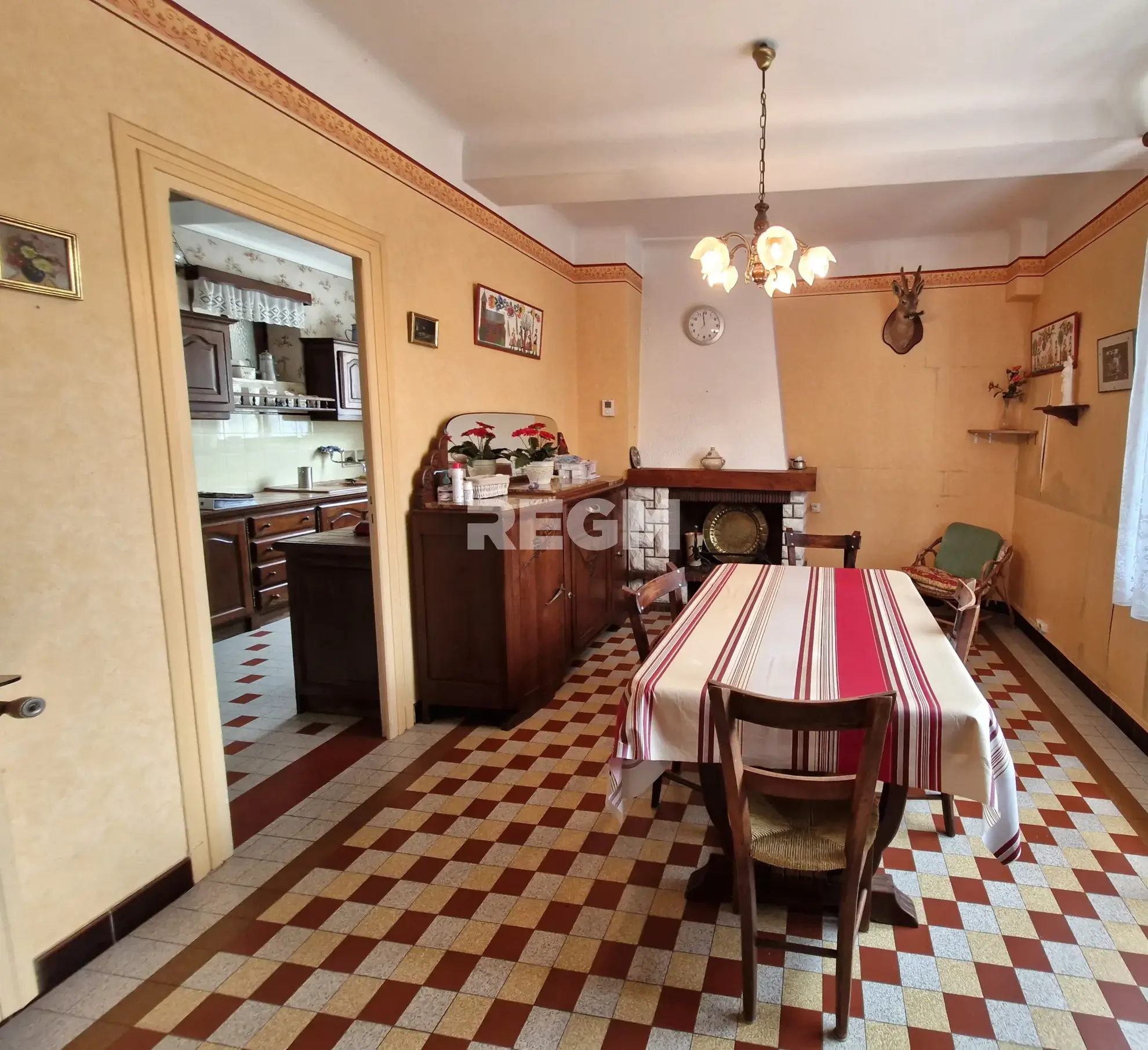 Maison ancienne avec jardin et garage à Oursbelille (65490) - Belle opportunité à saisir 