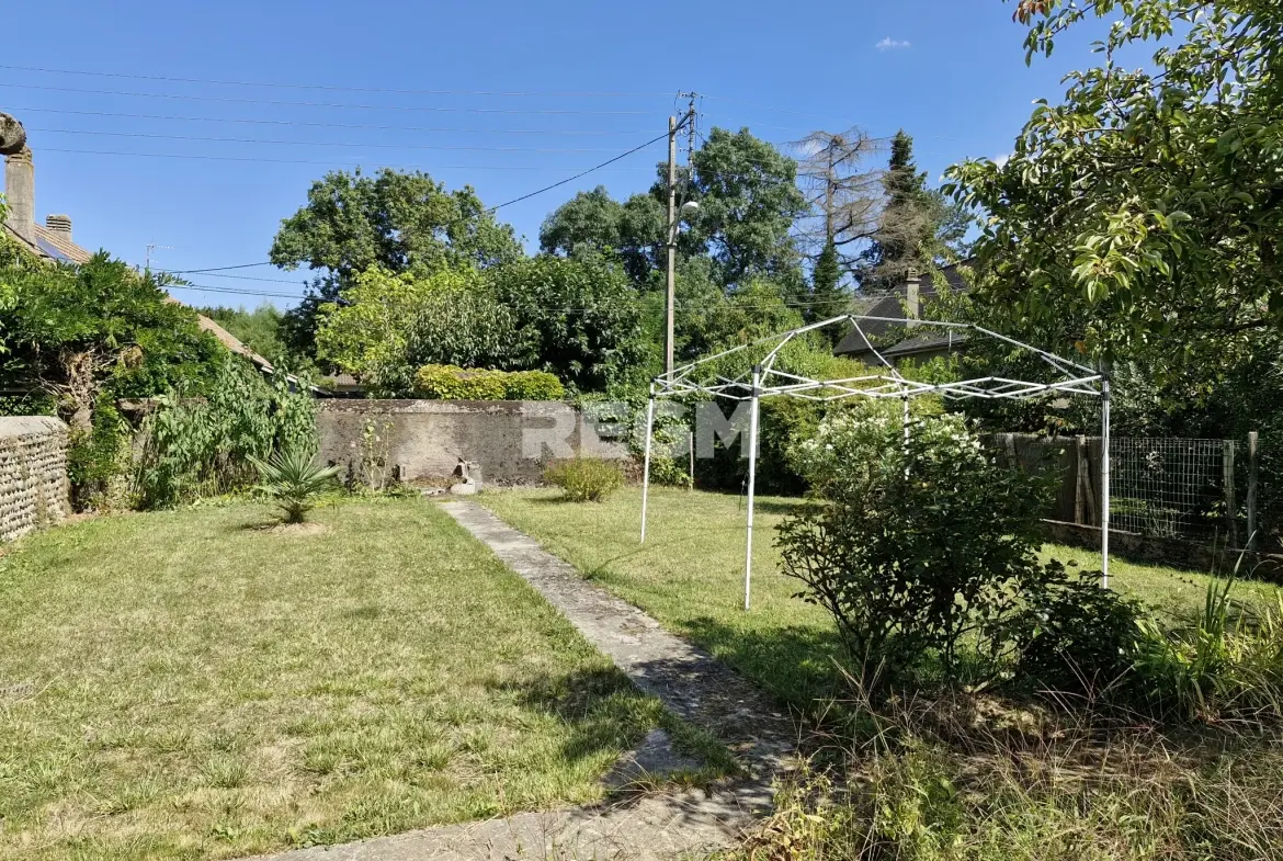 Maison ancienne avec jardin et garage à Oursbelille (65490) - Belle opportunité à saisir 