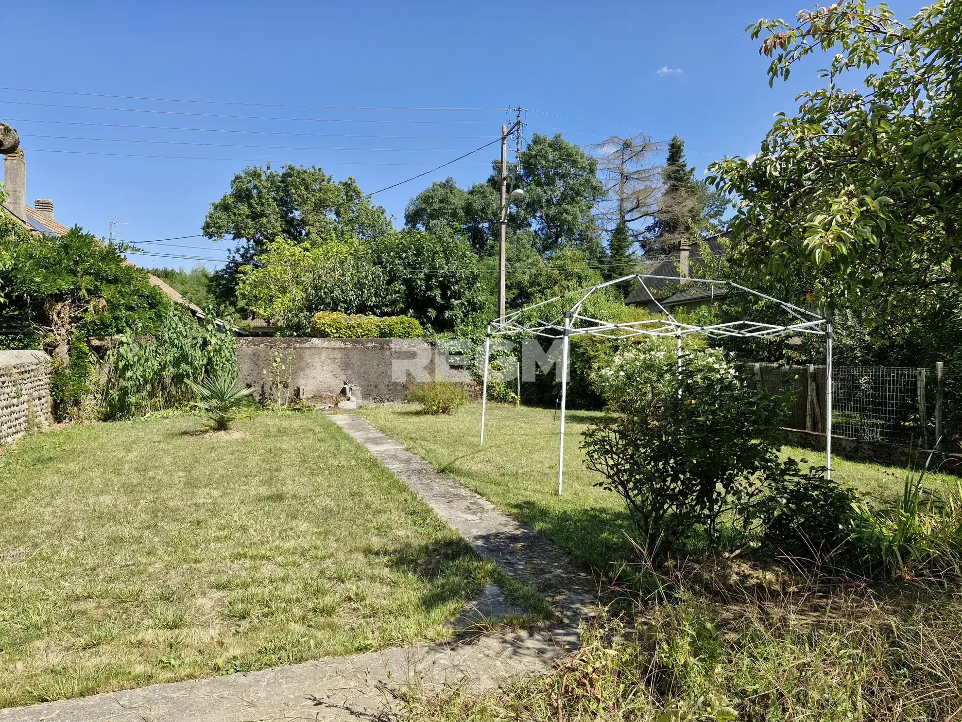 Maison ancienne avec jardin et garage à Oursbelille (65490) - Belle opportunité à saisir 
