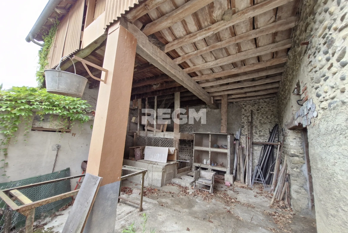 Maison ancienne avec jardin et garage à Oursbelille (65490) - Belle opportunité à saisir 