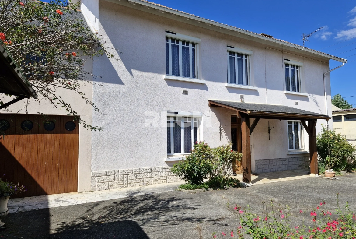 Maison ancienne avec jardin et garage à Oursbelille (65490) - Belle opportunité à saisir 