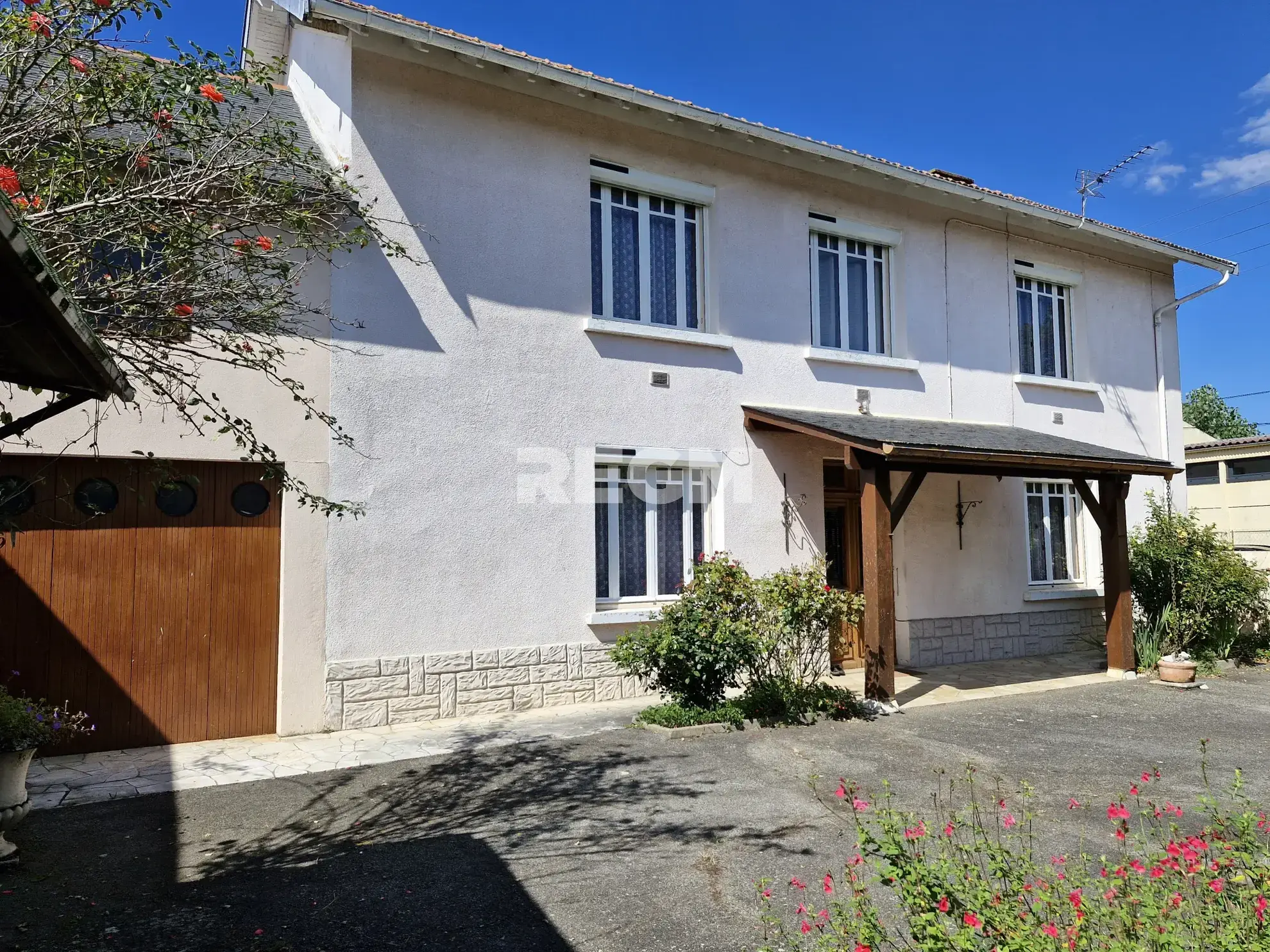 Maison ancienne avec jardin et garage à Oursbelille (65490) - Belle opportunité à saisir 