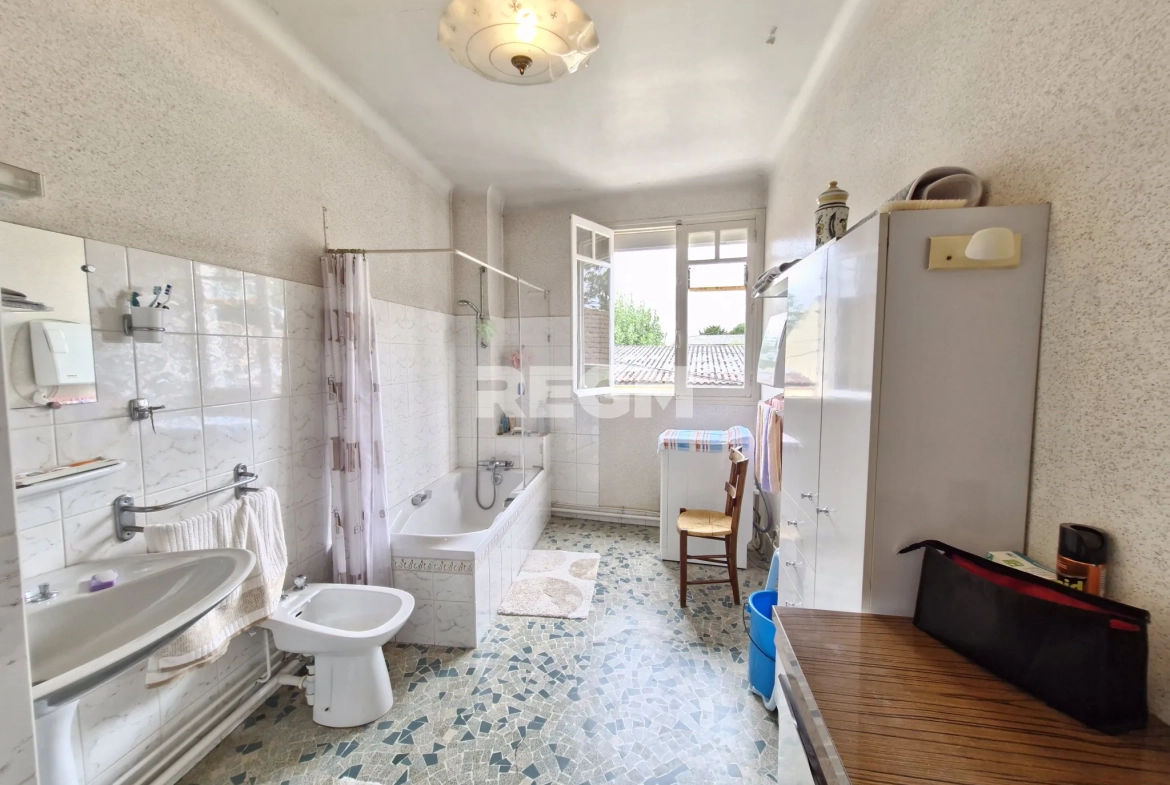 Maison ancienne avec jardin et garage à Oursbelille (65490) - Belle opportunité à saisir 