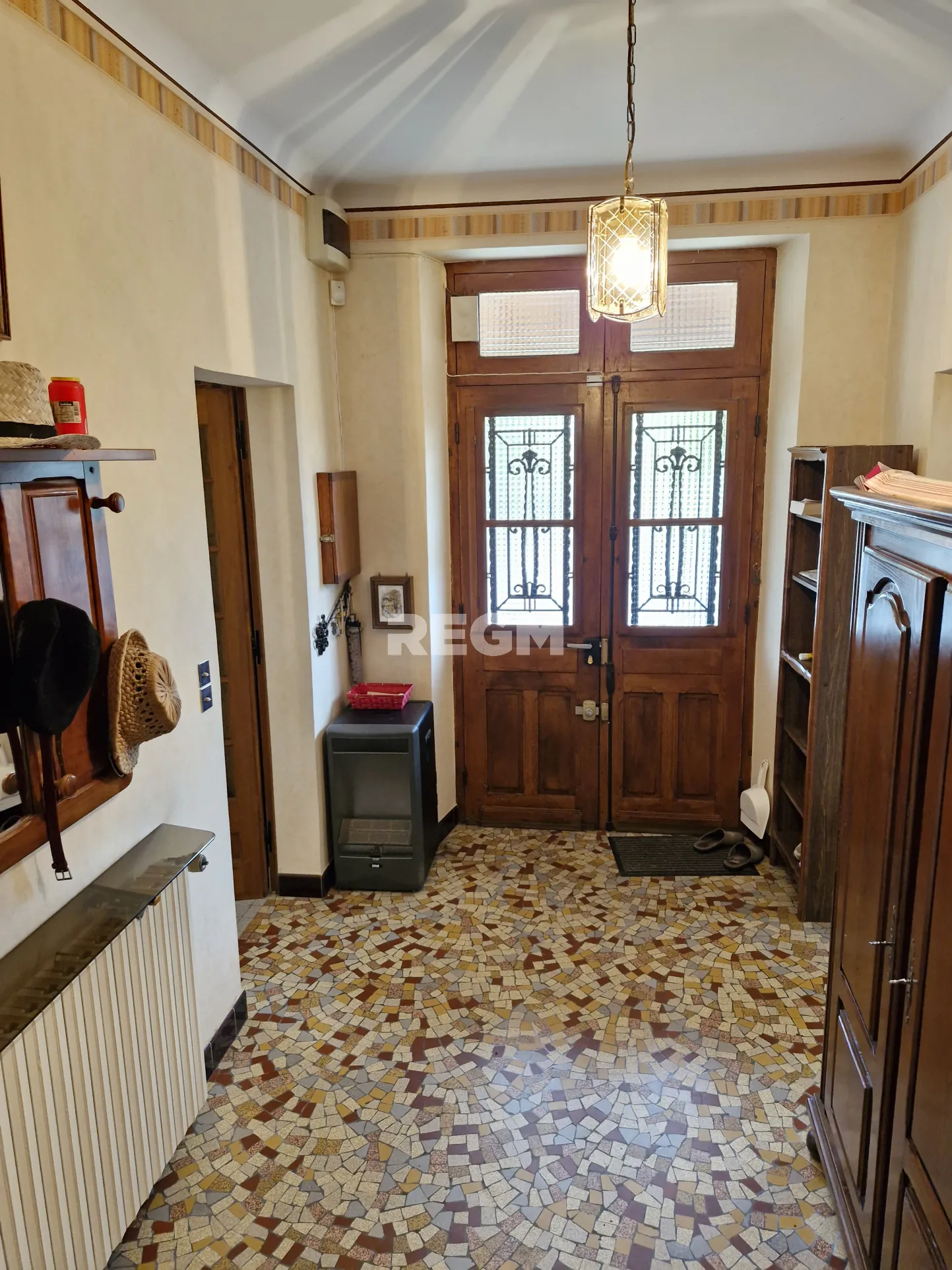 Maison ancienne avec jardin et garage à Oursbelille (65490) - Belle opportunité à saisir 