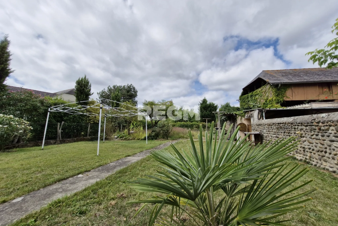 Maison ancienne avec jardin et garage à Oursbelille (65490) - Belle opportunité à saisir 
