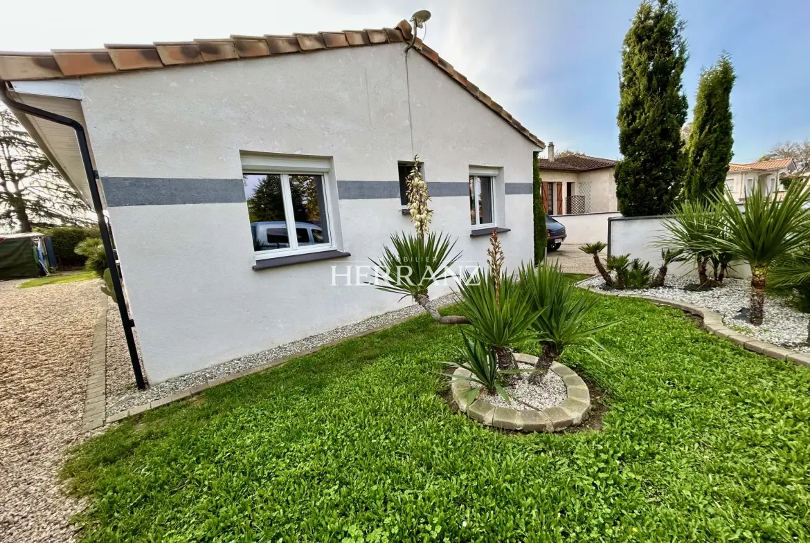 Maison de plain-pied récente avec terrain clos, proche commodités à Saint-Denis-de-Pile 
