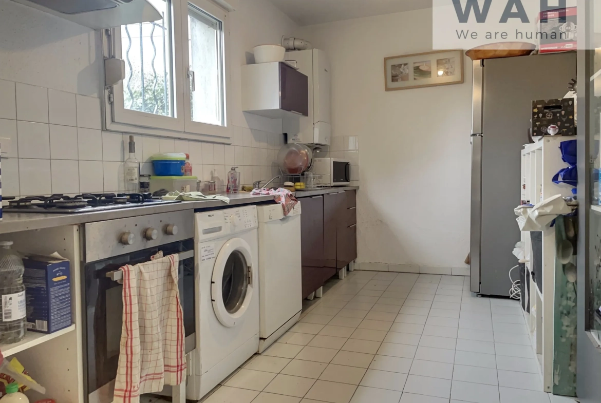 Maison de 99 m² à Nîmes avec 4 chambres, terrasse, garage et parking 