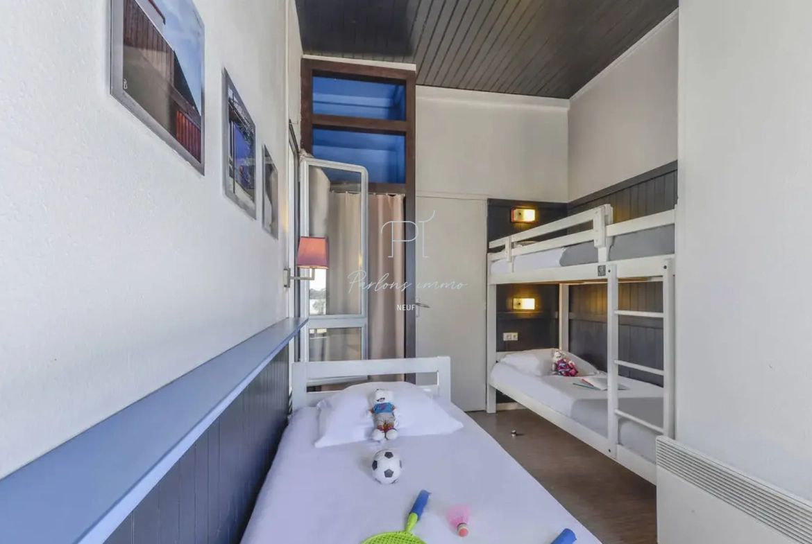 Appartement T2 avec patio à La Grande Motte, idéal pour investissement locatif dans résidence touristique 