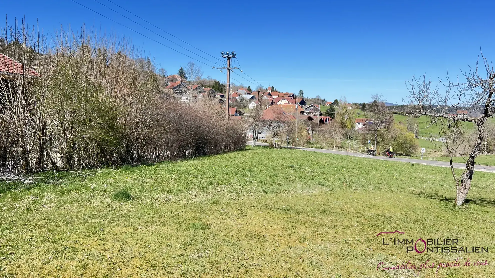 Superbe terrain constructible de 727 m² à proximité du lac Saint Point à Les Grangettes 