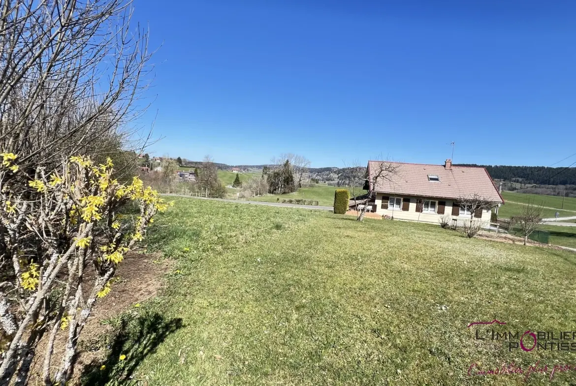 Superbe terrain constructible de 727 m² à proximité du lac Saint Point à Les Grangettes 