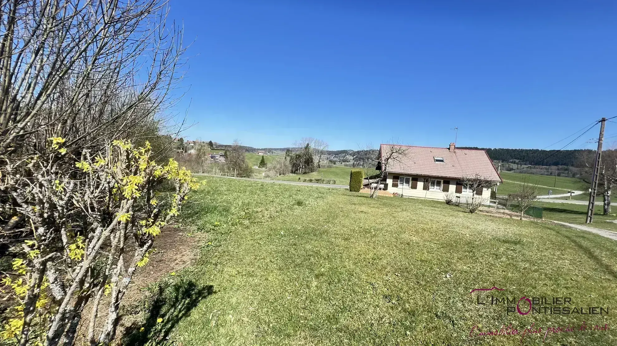 Superbe terrain constructible de 727 m² à proximité du lac Saint Point à Les Grangettes 