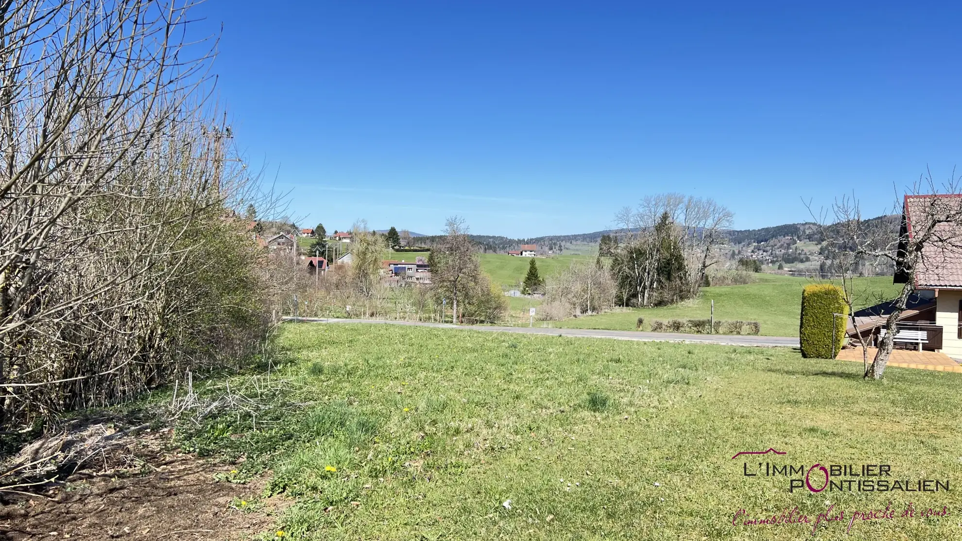 Superbe terrain constructible de 727 m² à proximité du lac Saint Point à Les Grangettes 