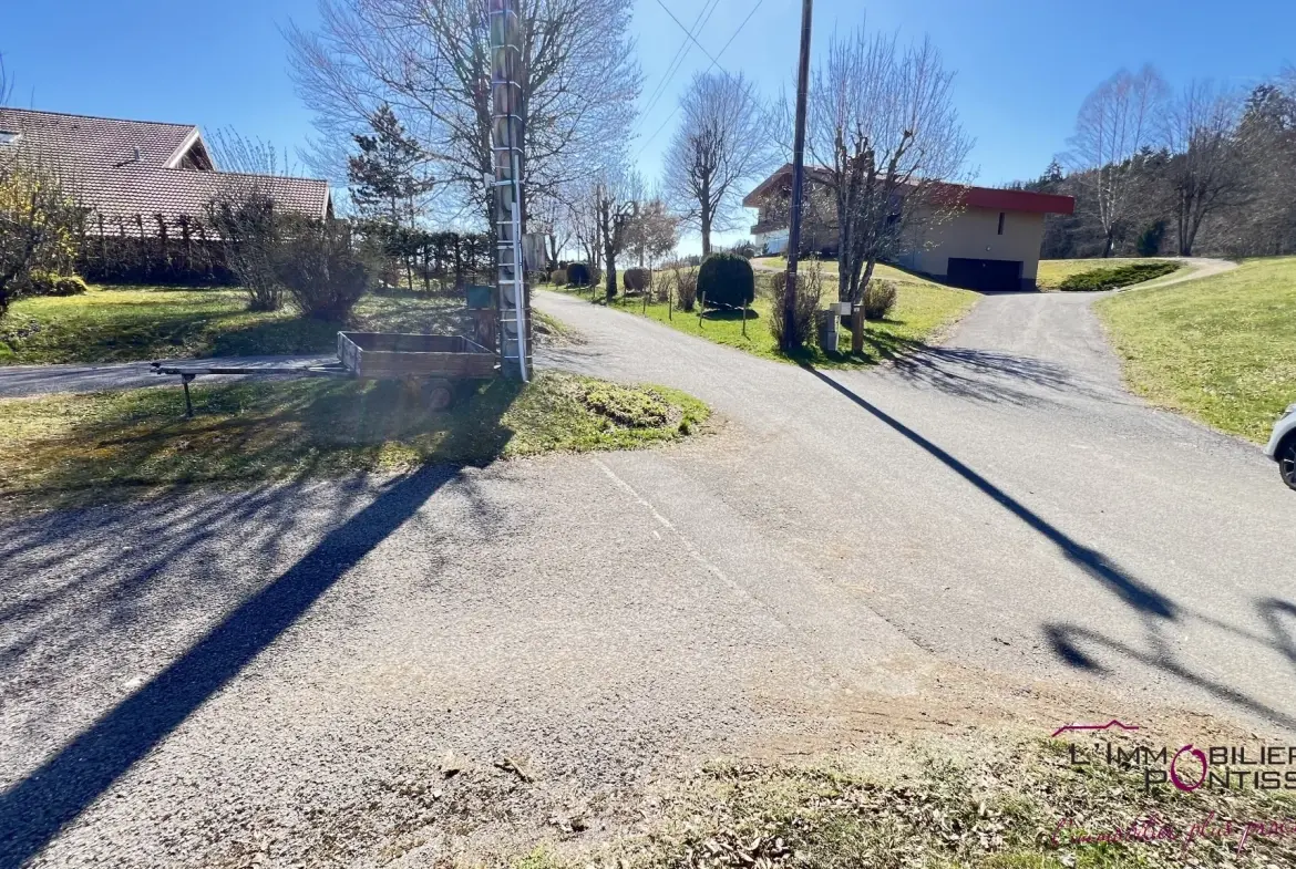 Superbe terrain constructible de 727 m² à proximité du lac Saint Point à Les Grangettes 