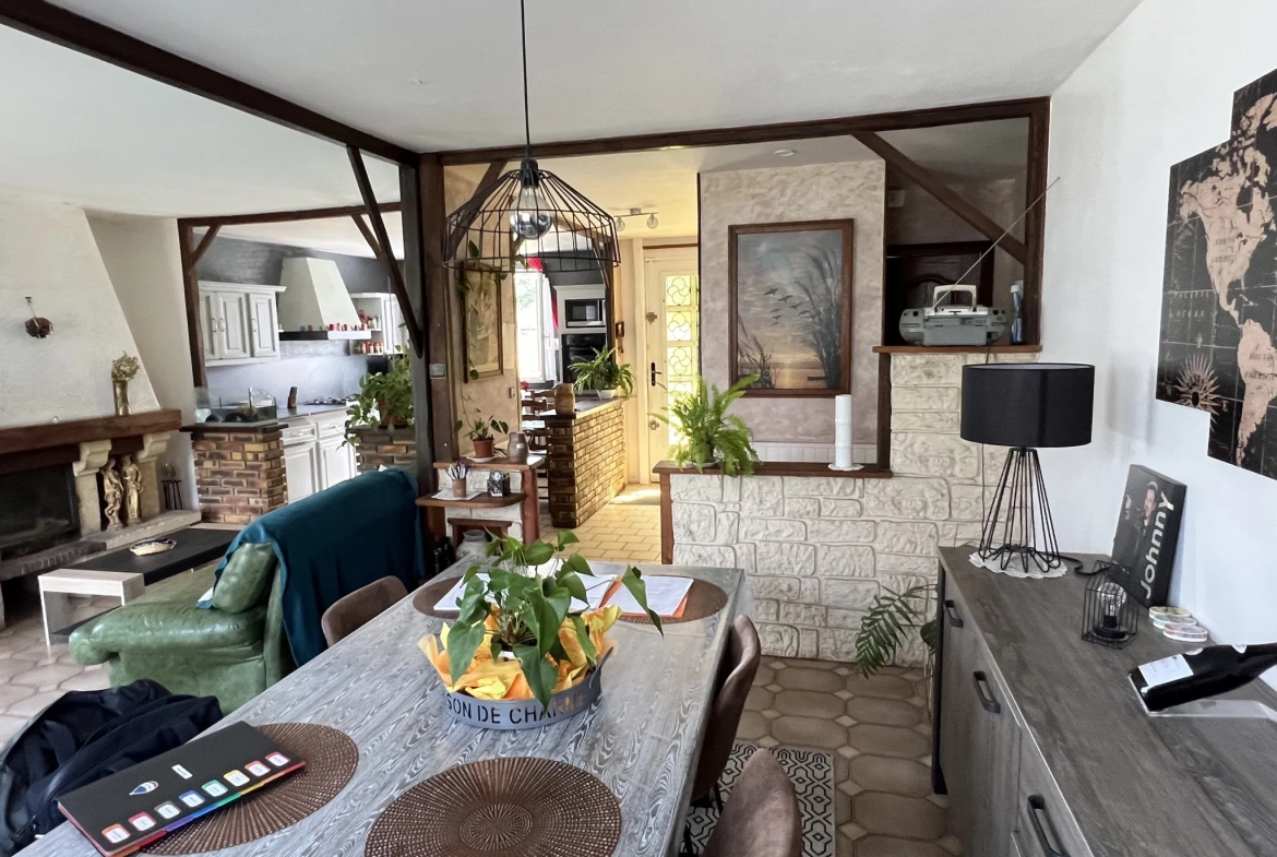 Charmant pavillon avec grand terrain et garage professionnel à St Pierre du Mont 