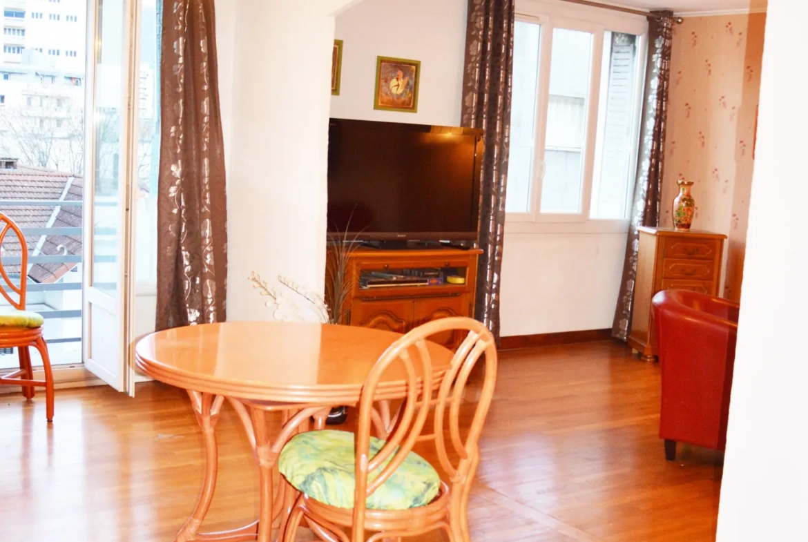 A vendre appartement T3 traversant à Grenoble avec cave et balcon 