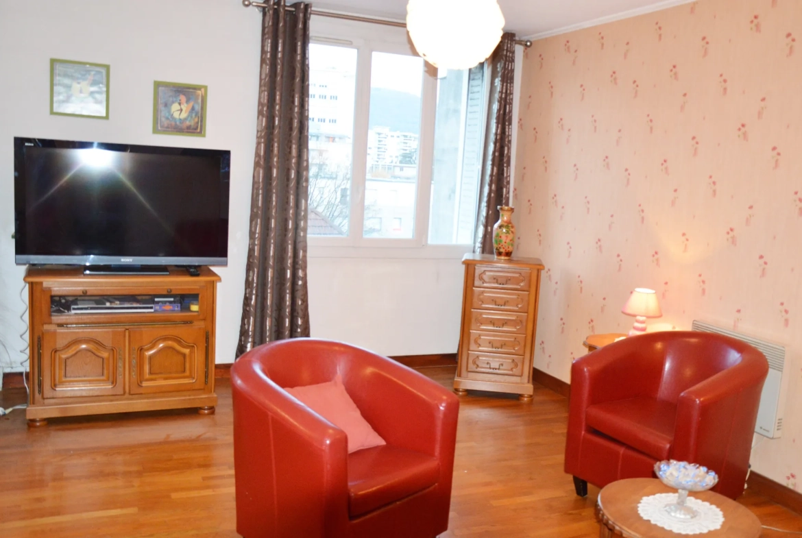 A vendre appartement T3 traversant à Grenoble avec cave et balcon 