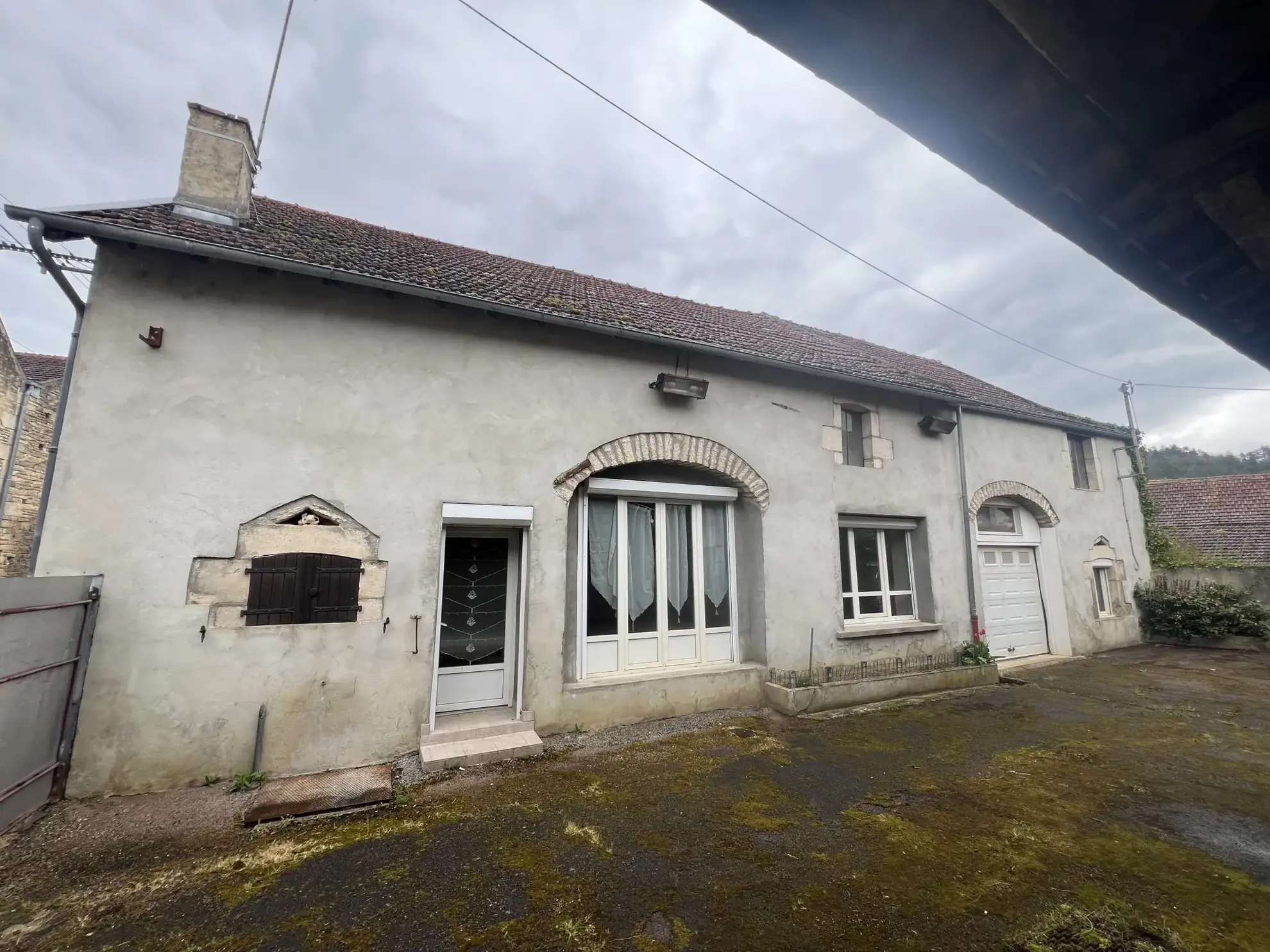 Charmante maison de plain-pied proche de Montbard avec grand terrain 