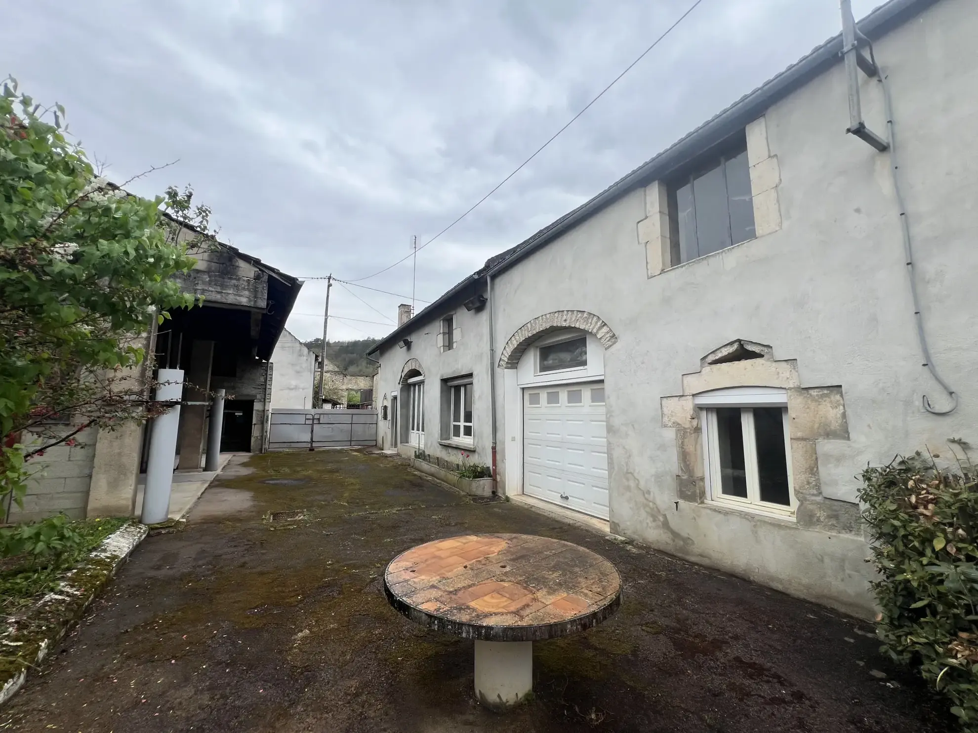 Charmante maison de plain-pied proche de Montbard avec grand terrain 