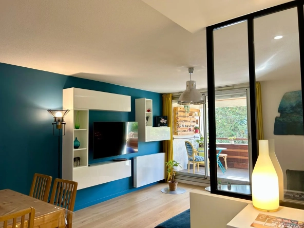 Appartement traversant avec terrasse et parking à Montpellier Sabines 