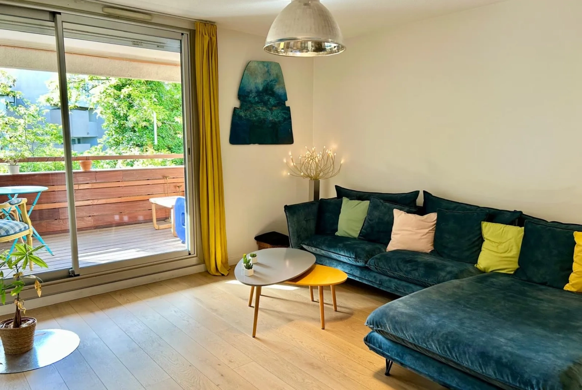Appartement traversant avec terrasse et parking à Montpellier Sabines 
