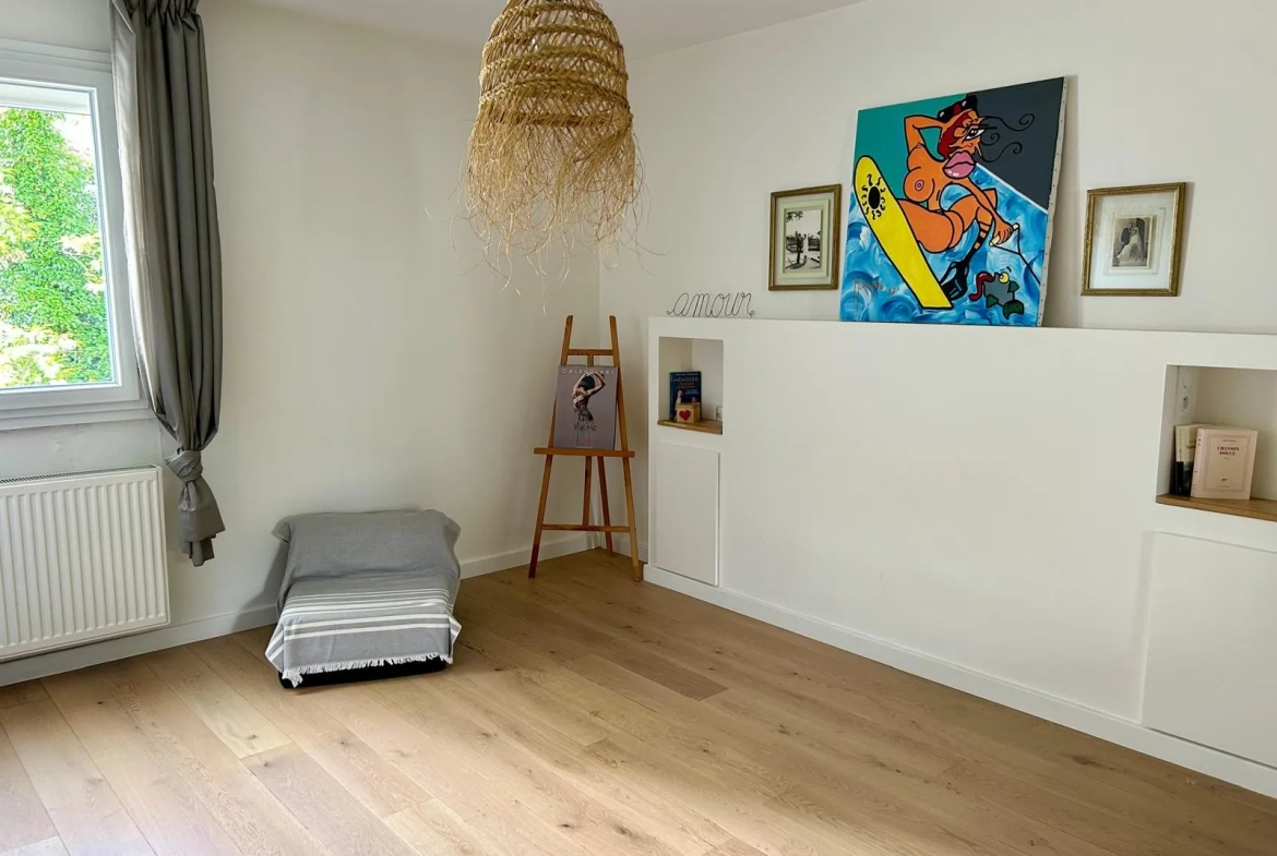 Appartement traversant avec terrasse et parking à Montpellier Sabines 
