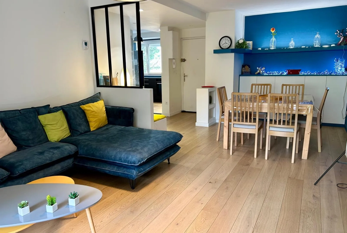 Appartement traversant avec terrasse et parking à Montpellier Sabines 