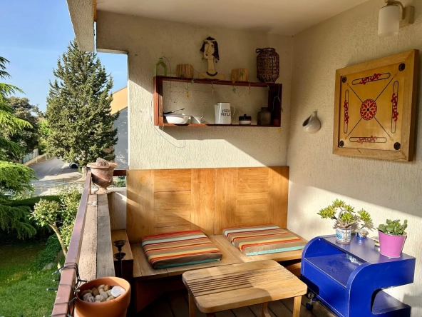 Appartement traversant avec terrasse et parking à Montpellier Sabines 