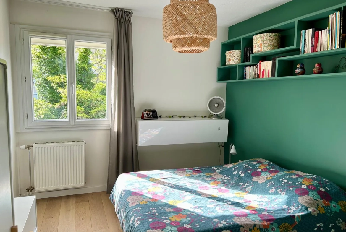 Appartement traversant avec terrasse et parking à Montpellier Sabines 