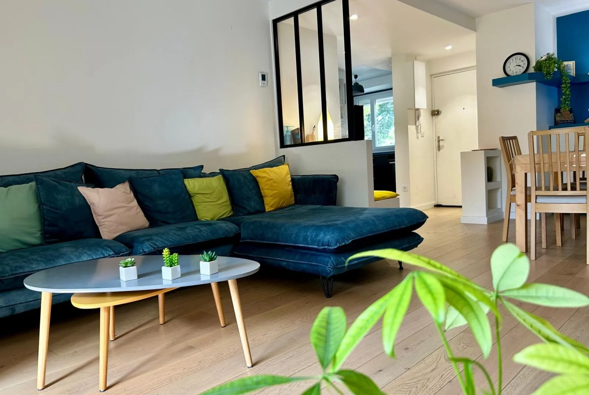 Appartement traversant avec terrasse et parking à Montpellier Sabines 
