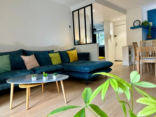 Appartement traversant avec terrasse et parking à Montpellier Sabines 