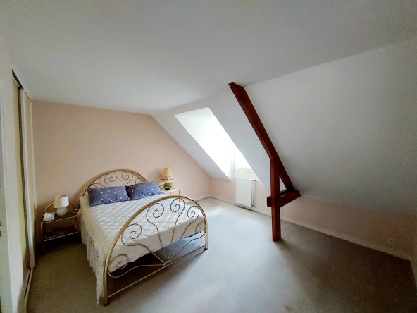 Maison T4 à Laval-Grenoux avec 3 chambres, garage et jardin clos