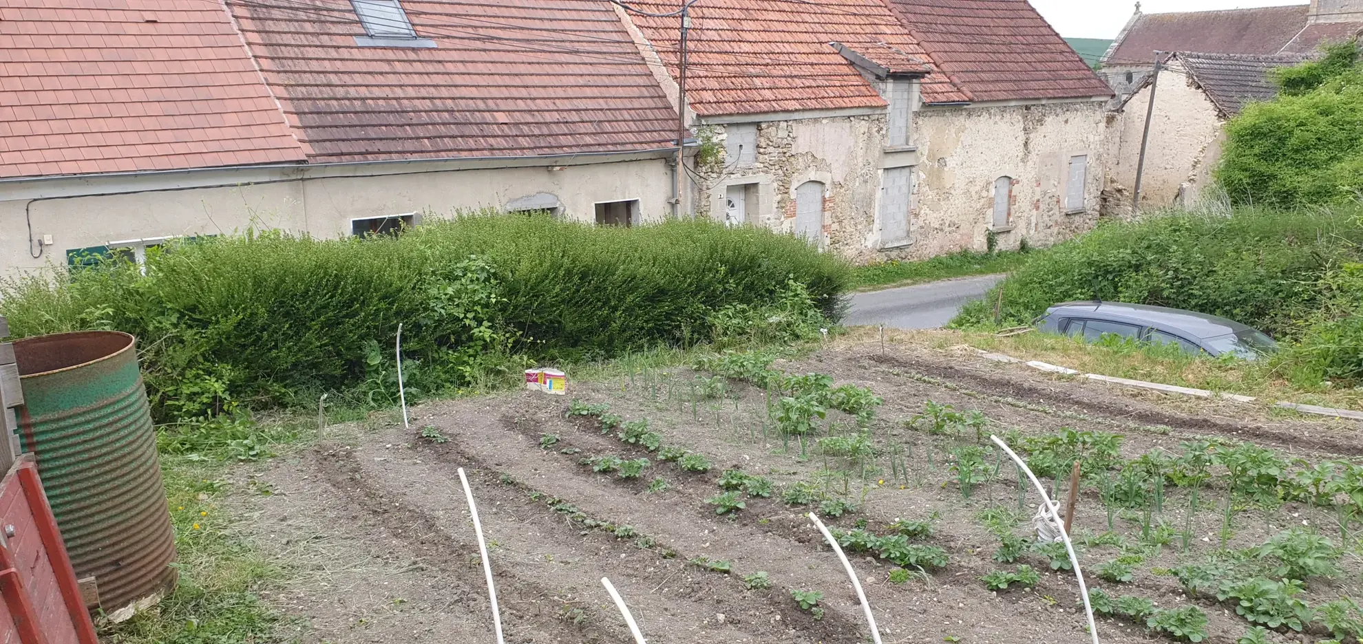 Maison de village avec jardin et terrain constructible à Coulonges Cohan 