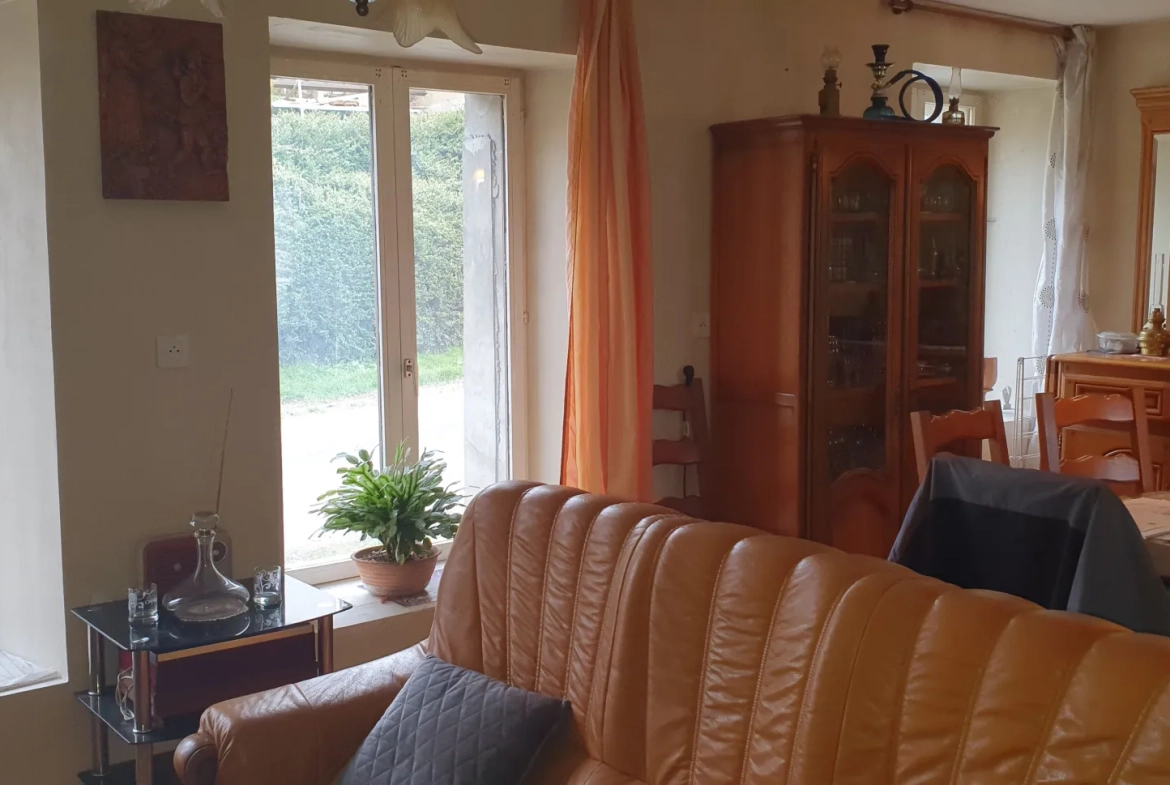 Maison de village avec jardin et terrain constructible à Coulonges Cohan 