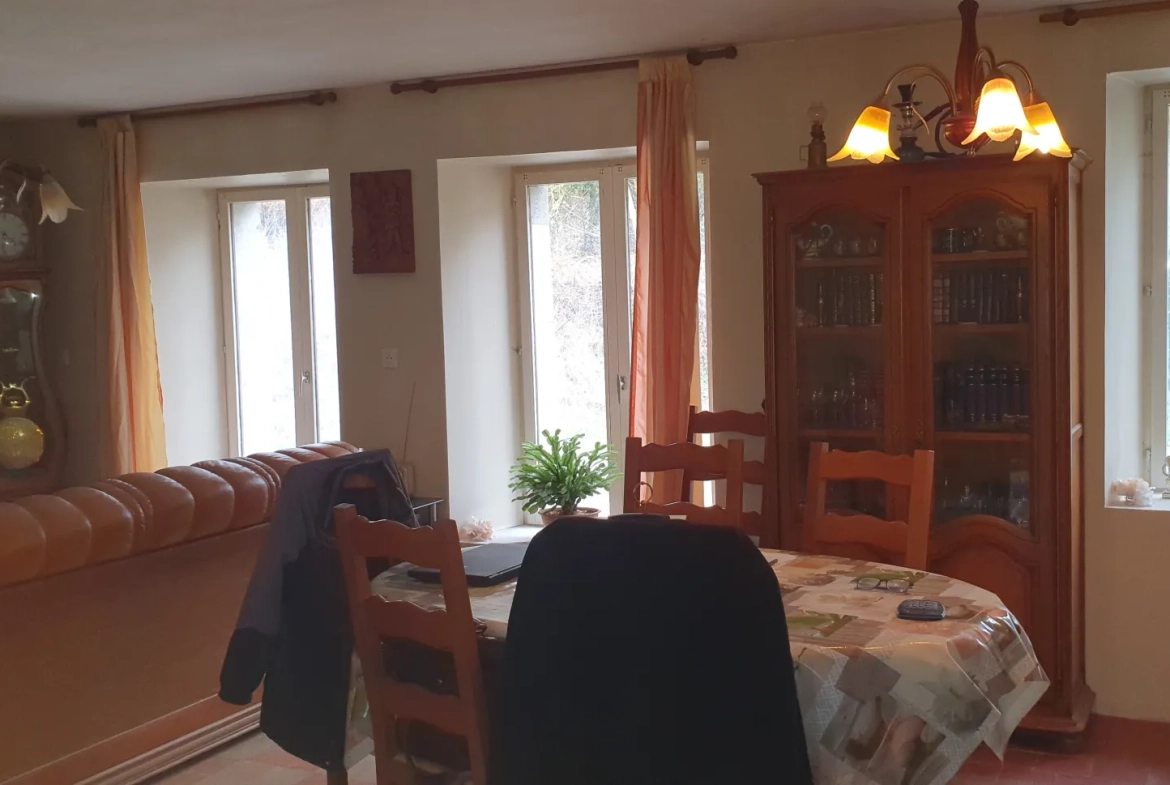 Maison de village avec jardin et terrain constructible à Coulonges Cohan 