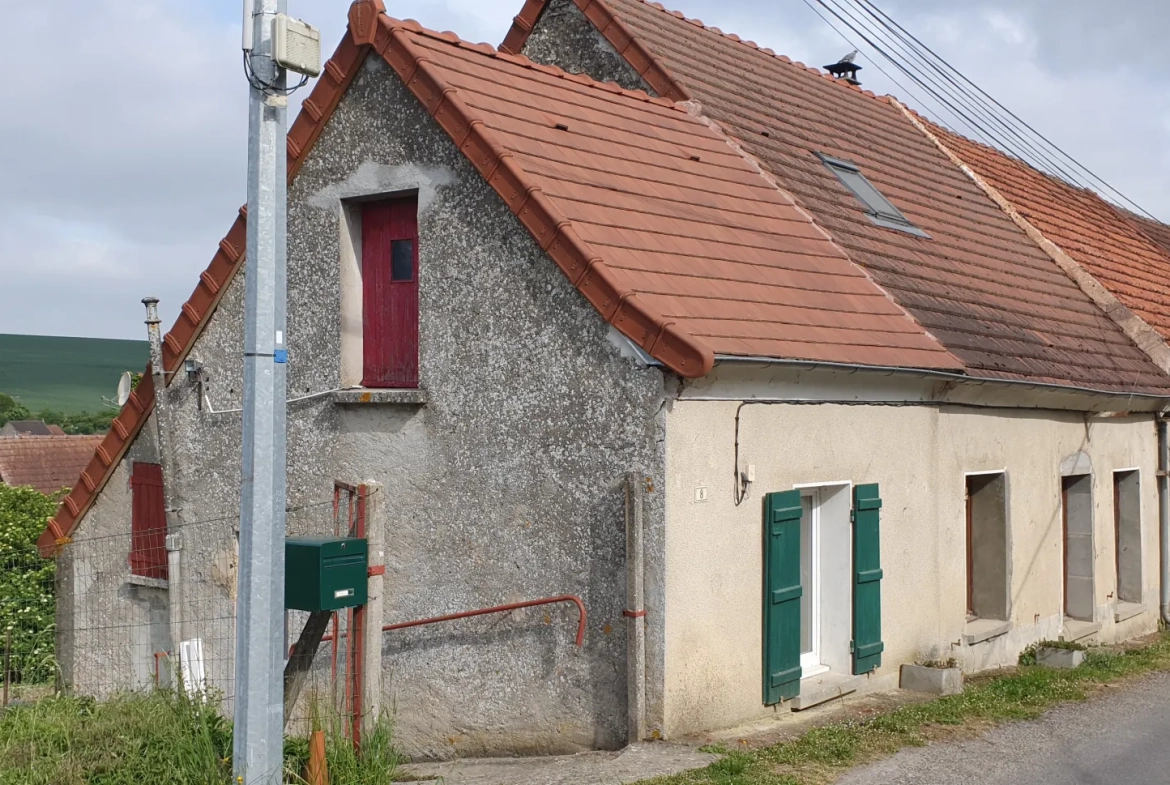 Maison de village avec jardin et terrain constructible à Coulonges Cohan 