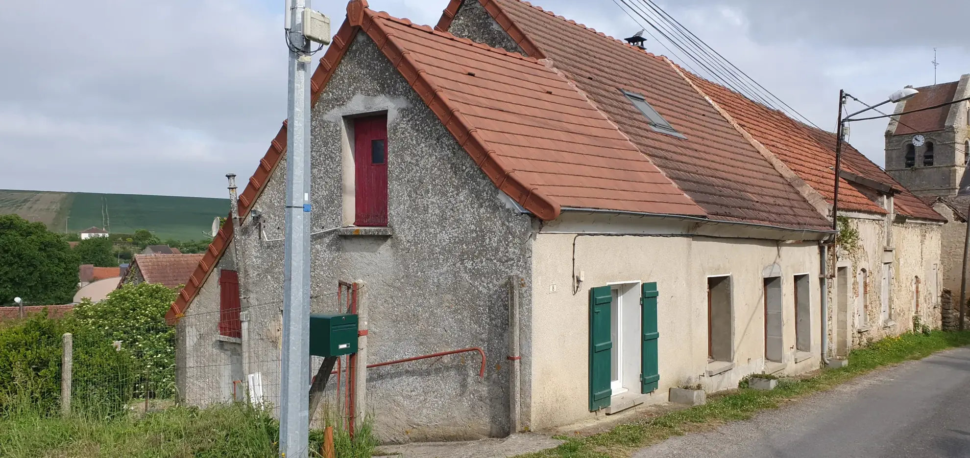 Maison de village avec jardin et terrain constructible à Coulonges Cohan 