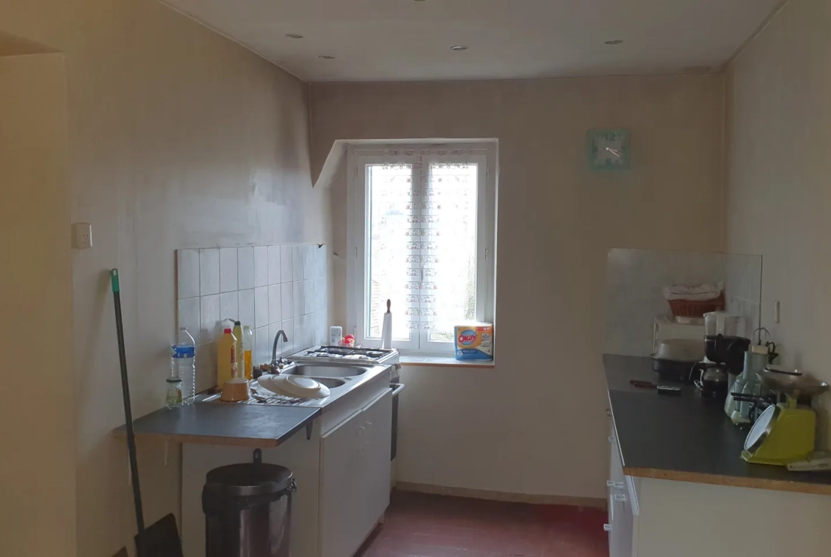Maison de village avec jardin et terrain constructible à Coulonges Cohan 