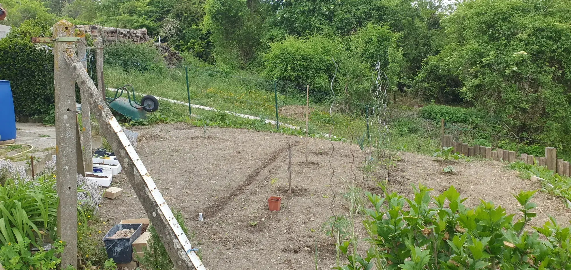 Maison de village avec jardin et terrain constructible à Coulonges Cohan 