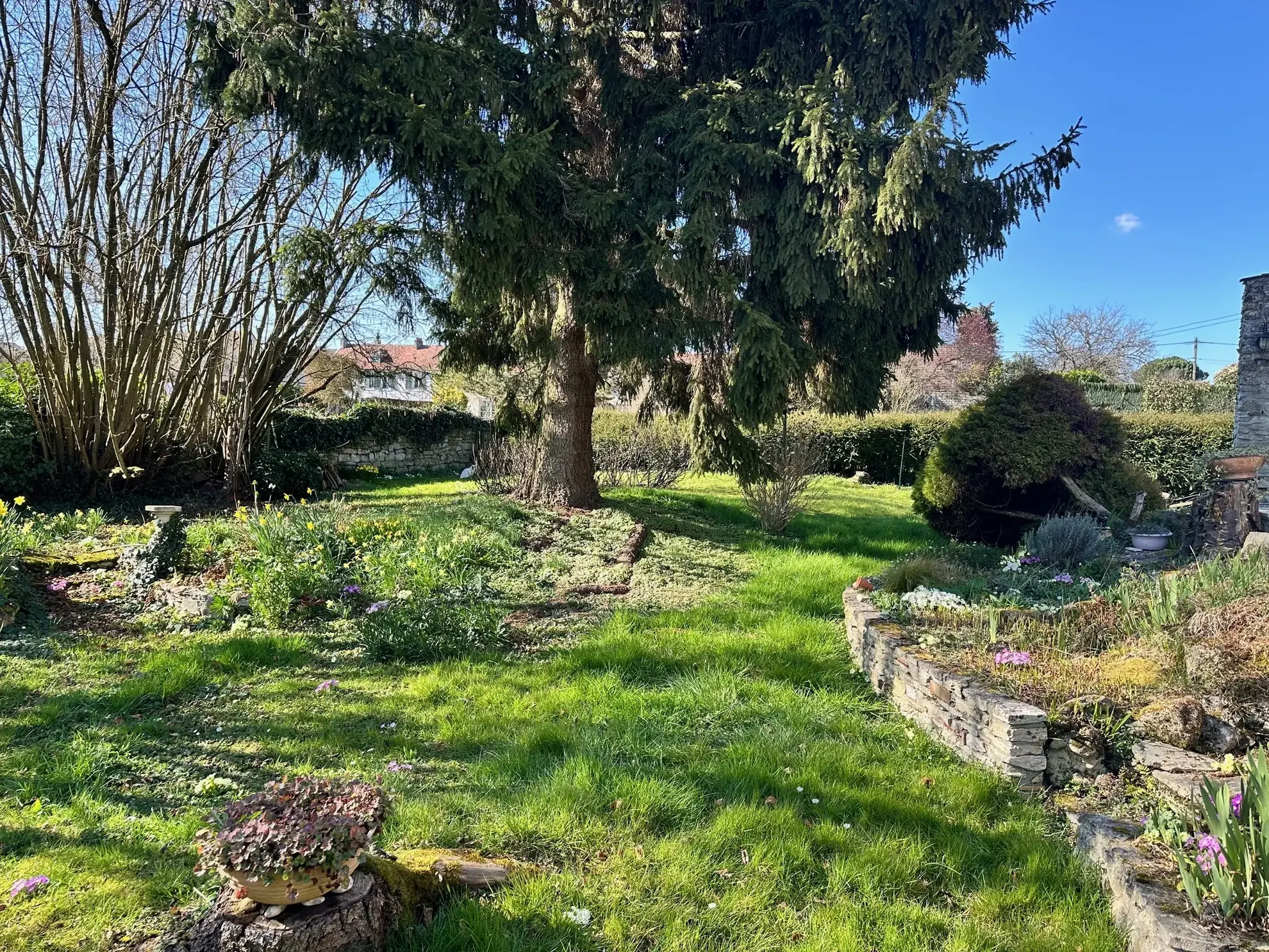 Maison de plain-pied avec atelier et jardin à Villers-sous-Saint-Leu 