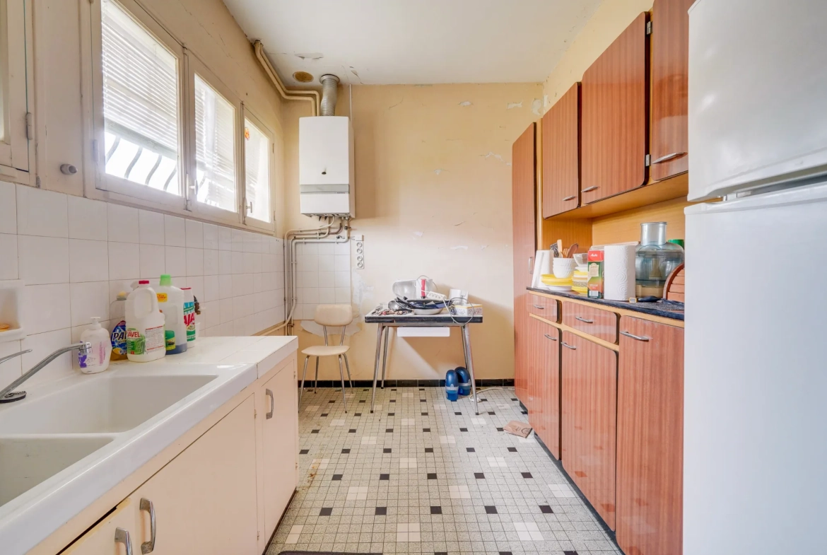 Maison à rénover de 74 m² avec terrasse et jardin à Audenge 