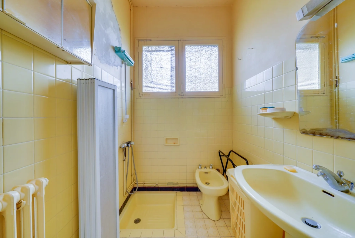 Maison à rénover de 74 m² avec terrasse et jardin à Audenge 